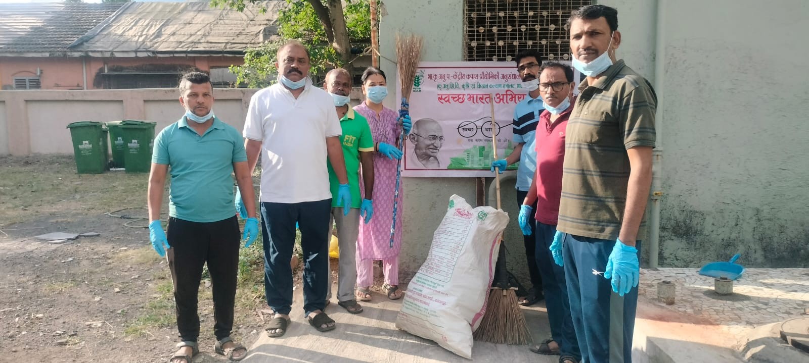 Shraamdaan activities conducted at residential colony, Mahim, Mumbai photo