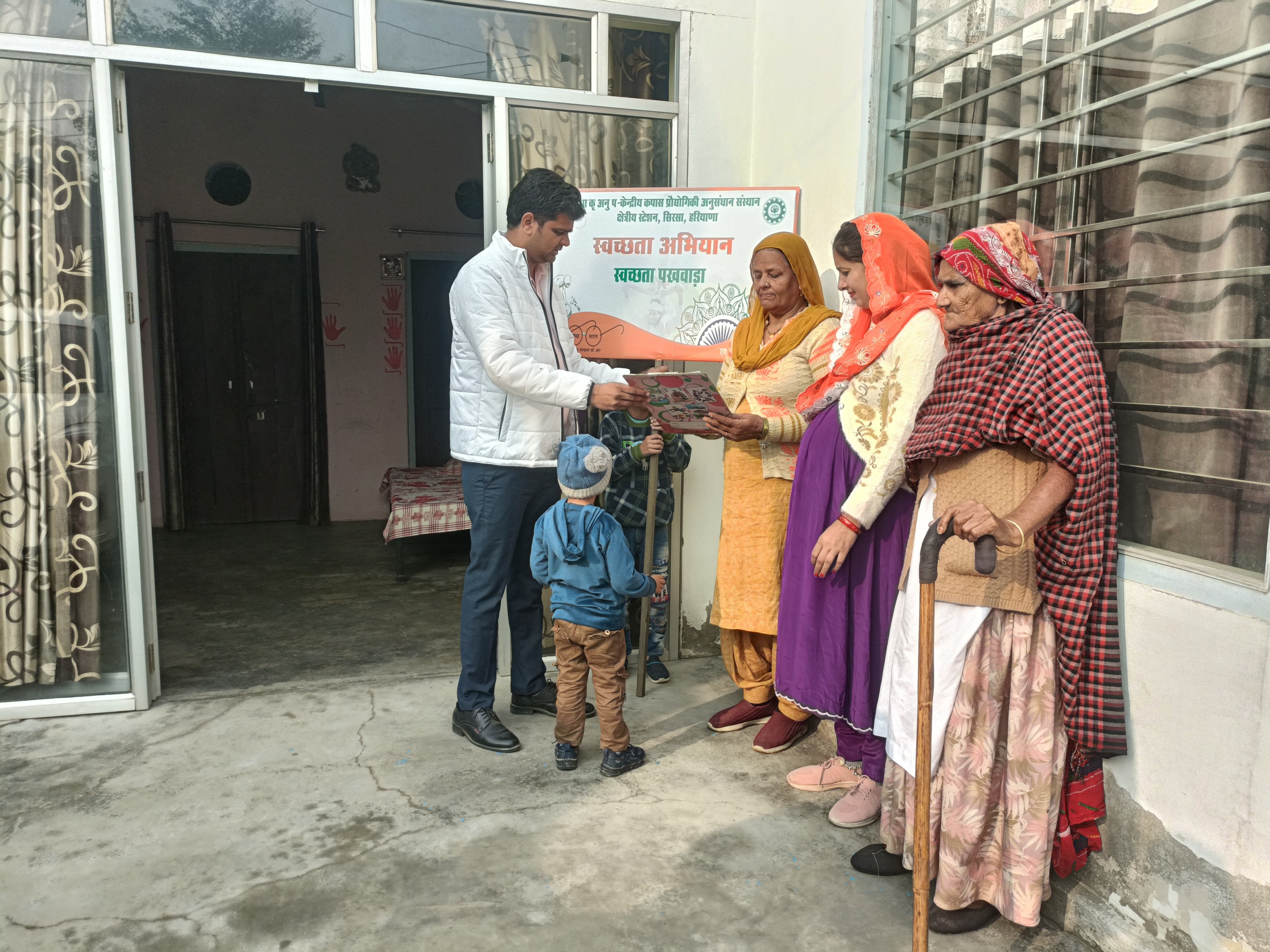 A door to door signature campaign for maintaining cleanliness was launched  at Sirsa, Haryana