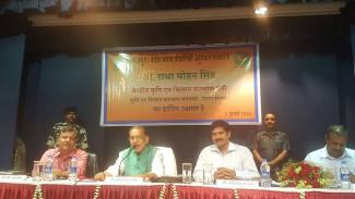 2016 में केंद्रीय कृषि एवं किसान कल्याण मंत्री श्री राधा मोहन सिंह का आईसीएआर-सिरकॉट, मुंबई का दौरा छवि-1