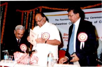 2008 श्री शरद पवार का 1 नवंबर 2011 को आईसीएआर-सिरकॉट का दौरा