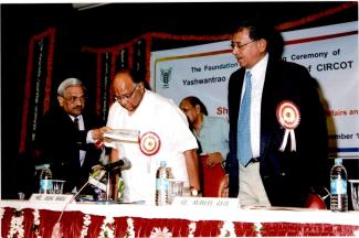 2008 श्री शरद पवार का 1 नवंबर 2011 को आईसीएआर-सिरकॉट का दौरा छवि-2