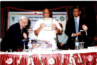 2008 श्री शरद पवार का 1 नवंबर 2011 को आईसीएआर-सिरकॉट का दौरा छवि-4