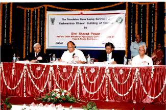 2008 श्री शरद पवार का 1 नवंबर 2011 को आईसीएआर-सिरकॉट का दौरा छवि-7