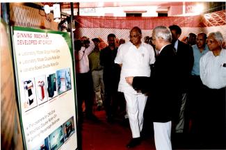 2008 श्री शरद पवार का 1 नवंबर 2011 को आईसीएआर-सिरकॉट का दौरा छवि-9