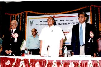 2008 श्री शरद पवार का 1 नवंबर 2011 को आईसीएआर-सिरकॉट का दौरा छवि-32