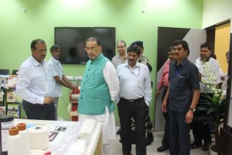 2016 में केंद्रीय कृषि एवं किसान कल्याण मंत्री श्री राधा मोहन सिंह का आईसीएआर-सिरकॉट, मुंबई का दौरा छवि-4